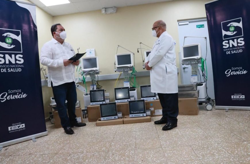 SNS reactiva servicios en hospitales Félix María Goico y CECANOT que eran de la Red COVID-19 – Reabre Unidad de Diálisis y entrega más de RD$17 millones en equipos médicos